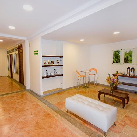 Hotel Monarca Armenia Extérieur photo