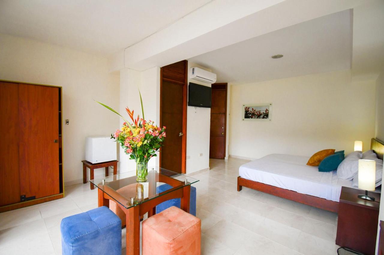 Hotel Monarca Armenia Extérieur photo