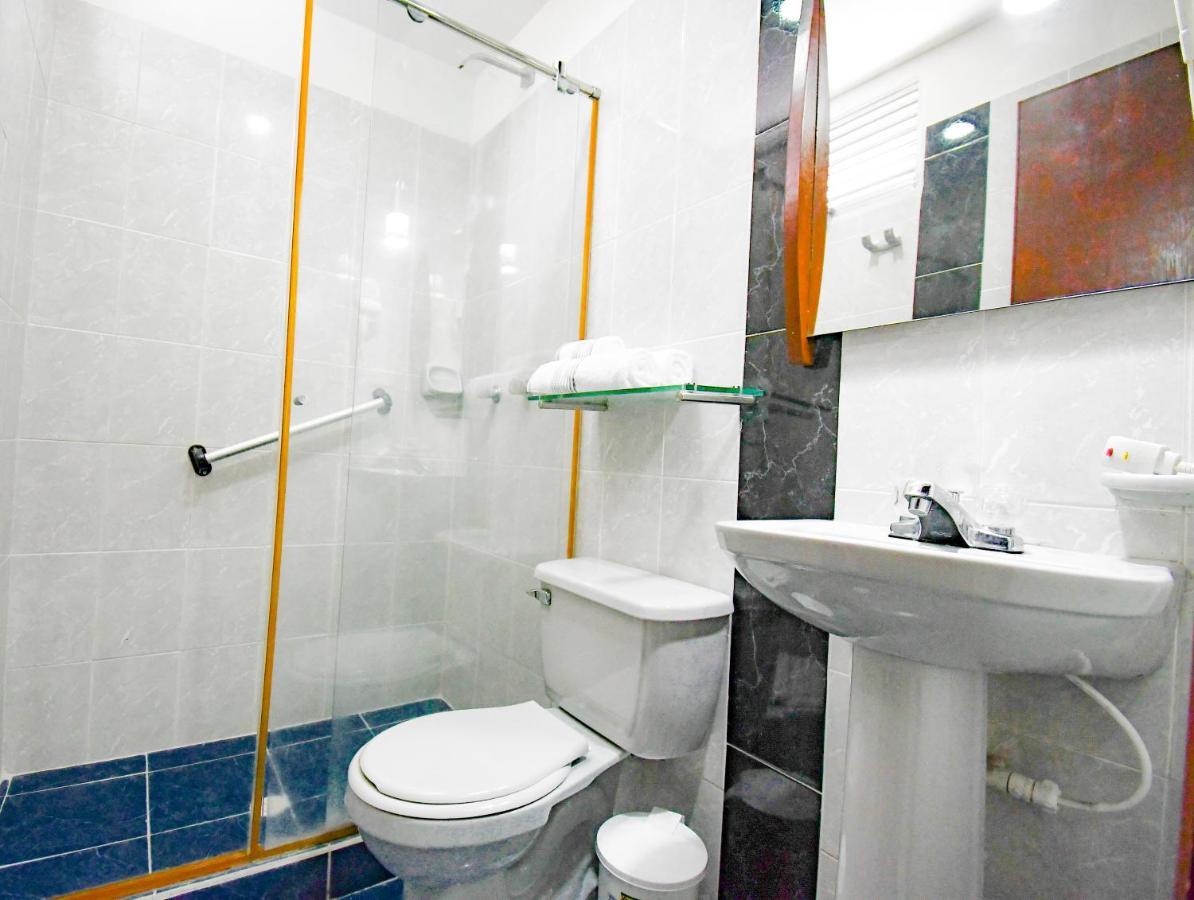 Hotel Monarca Armenia Extérieur photo