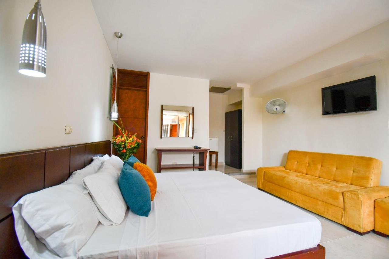 Hotel Monarca Armenia Extérieur photo