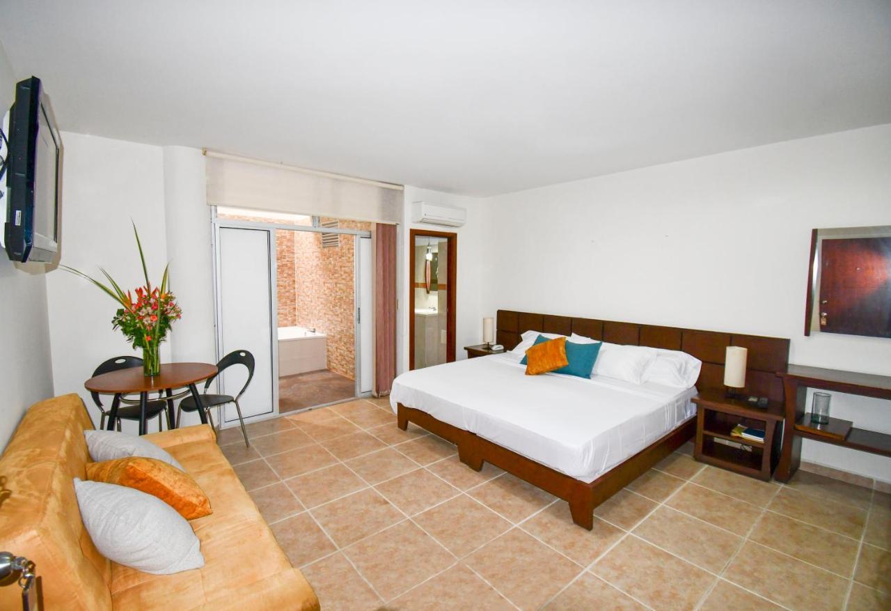 Hotel Monarca Armenia Extérieur photo