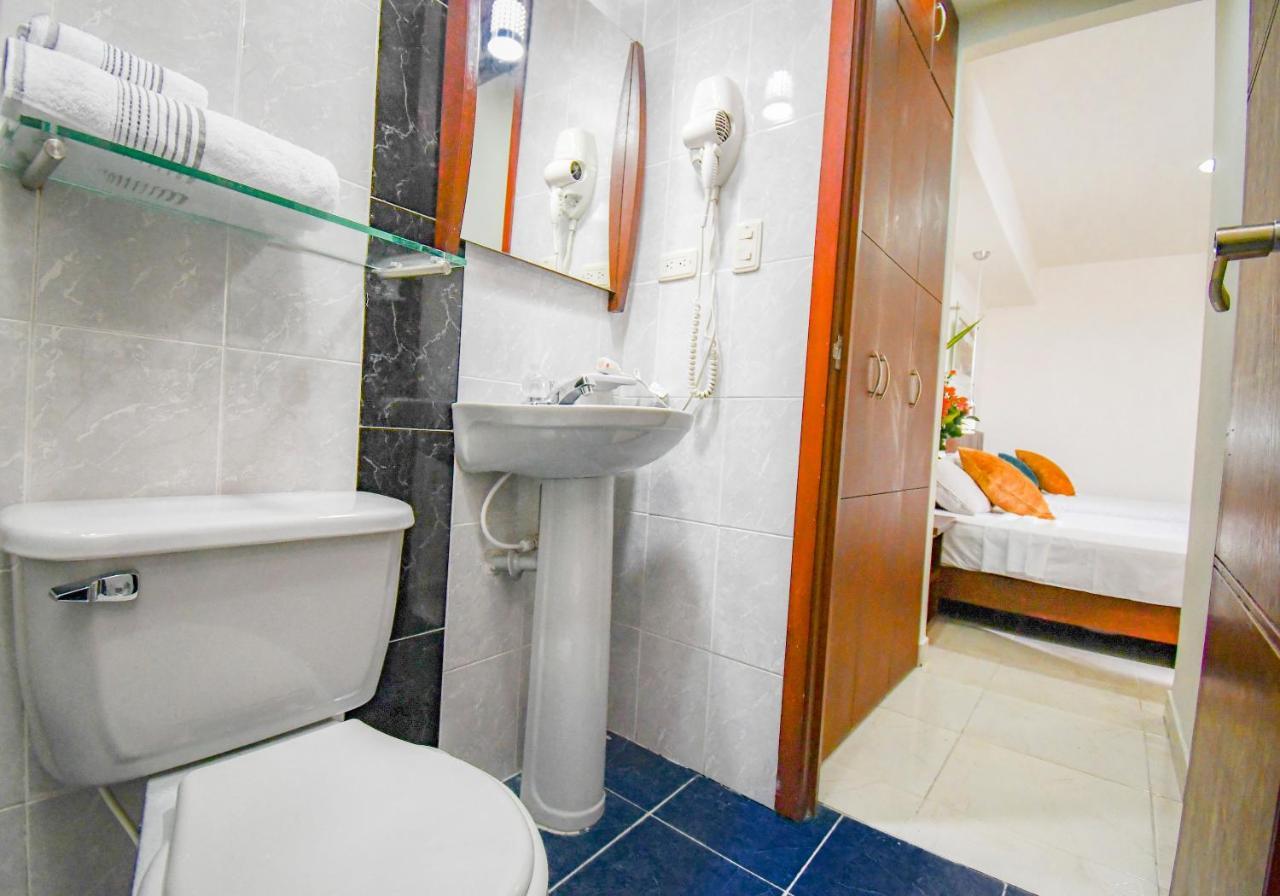 Hotel Monarca Armenia Extérieur photo