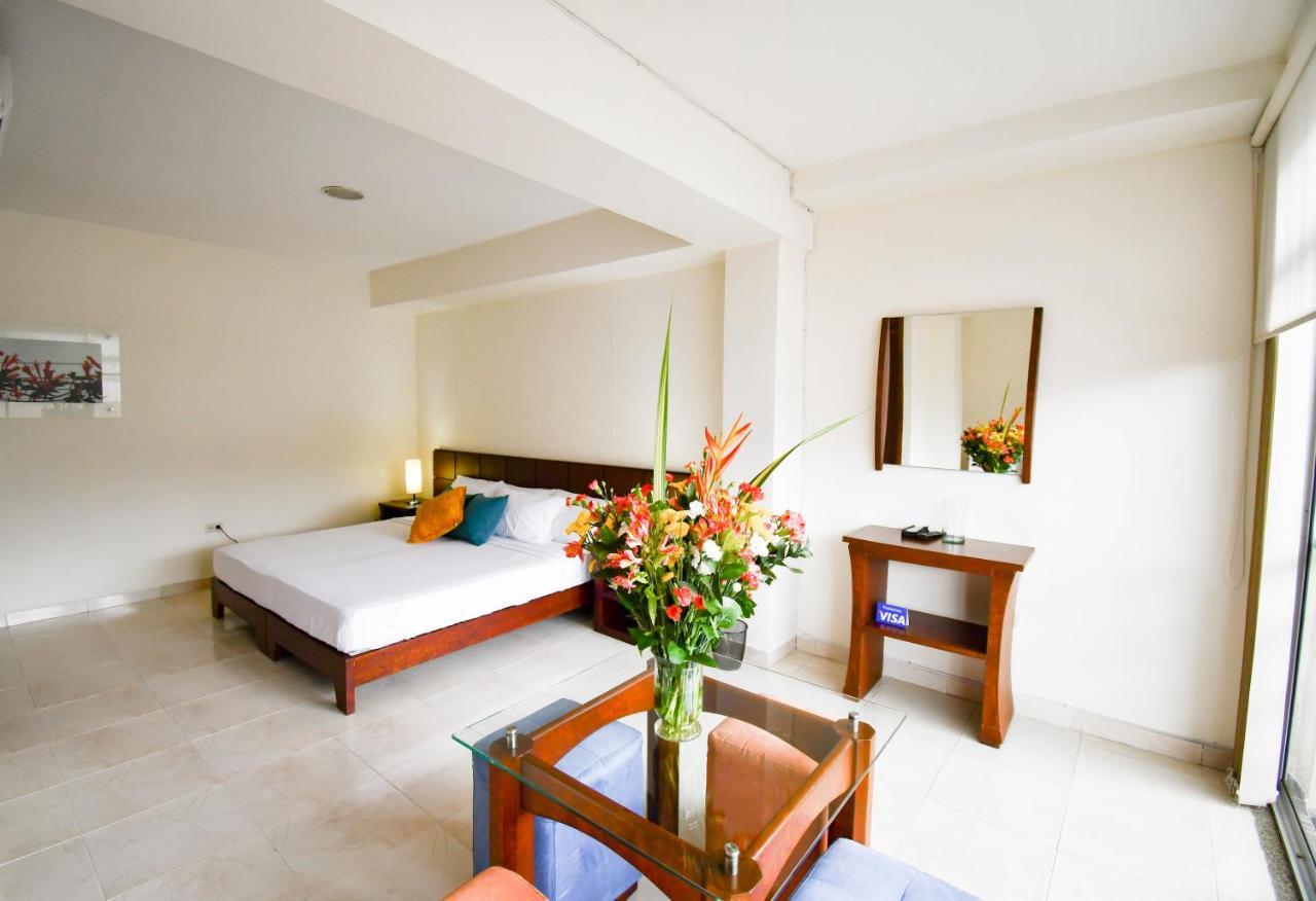 Hotel Monarca Armenia Extérieur photo