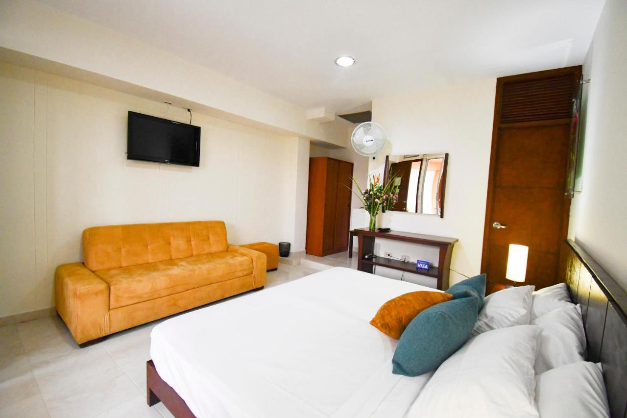 Hotel Monarca Armenia Extérieur photo