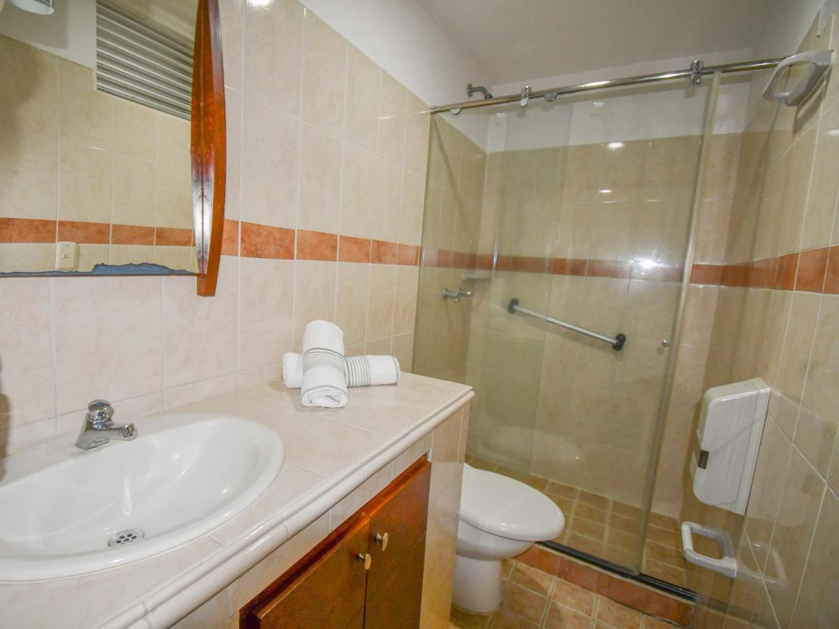 Hotel Monarca Armenia Extérieur photo