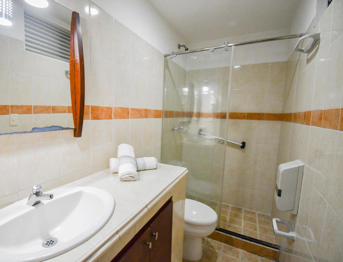 Hotel Monarca Armenia Extérieur photo