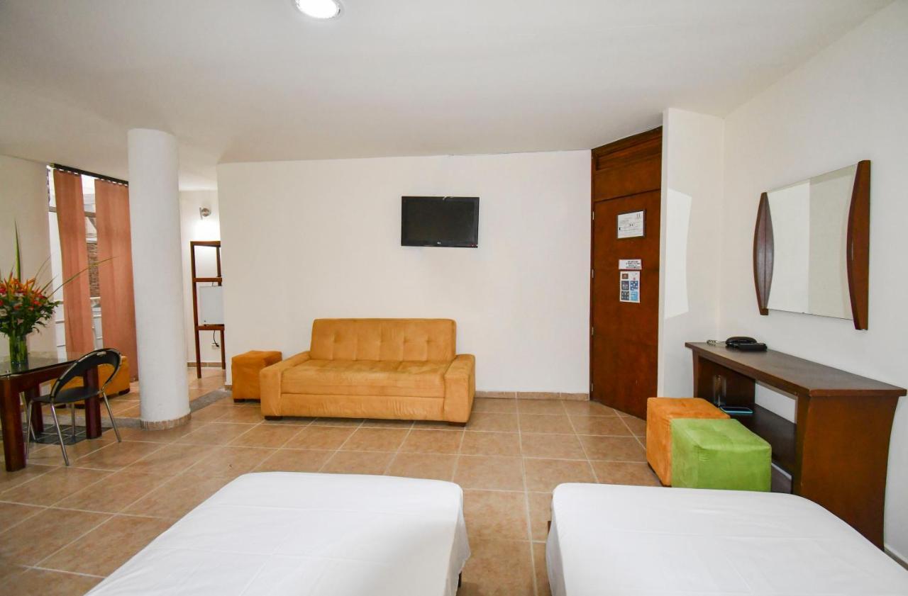 Hotel Monarca Armenia Extérieur photo
