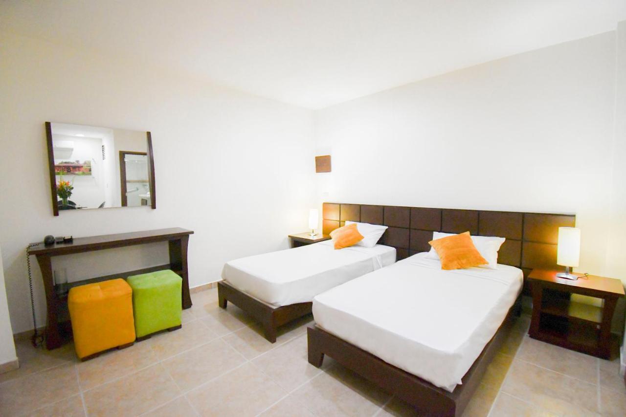 Hotel Monarca Armenia Extérieur photo