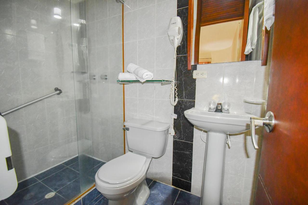Hotel Monarca Armenia Extérieur photo