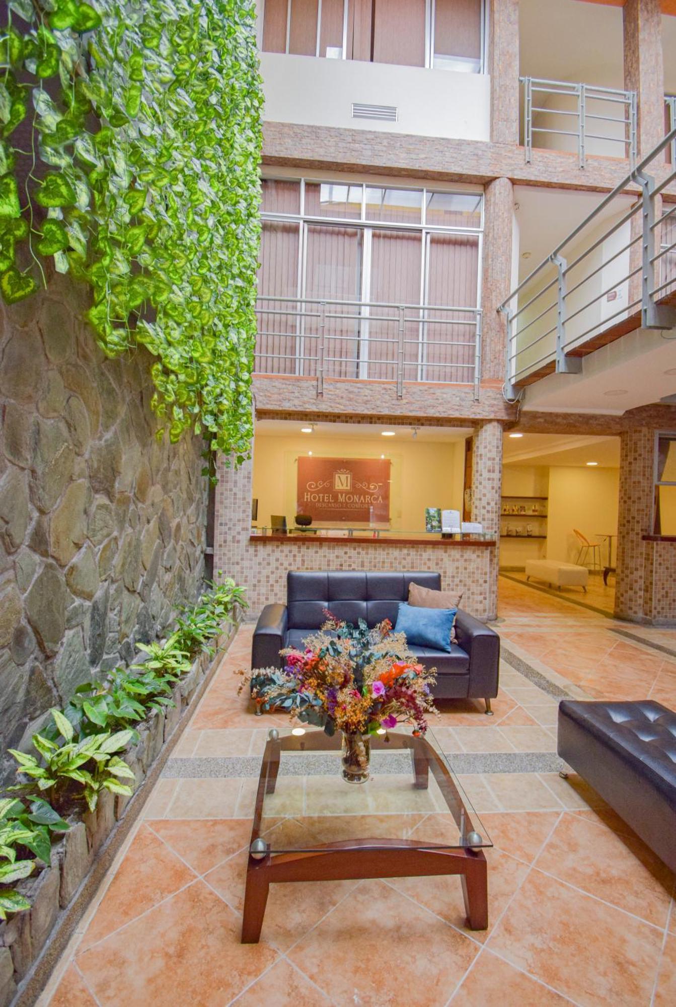 Hotel Monarca Armenia Extérieur photo